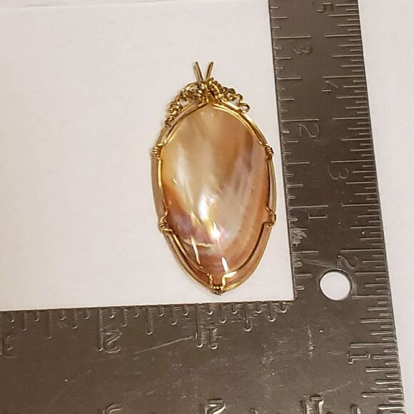 Mother of Pearl MOP Shell Pendant Gold Wire - Picture 3 of 4